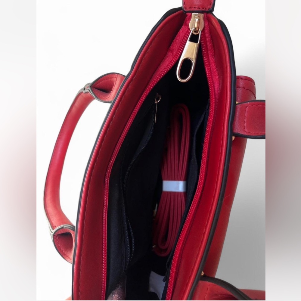 Red Heart Pattern Handbag - Picture 6 of 7